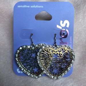 Claire’s NWT Heart Shape Earrings